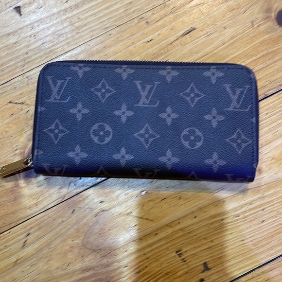 LV wallet dupe - Picture 3 of 6
